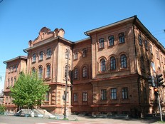 Гимназия. Памятник меценатству (Енисейск, ул. Ленина, 120).